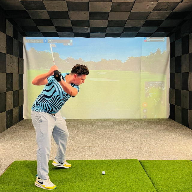 Golfspot indoor simulator with player